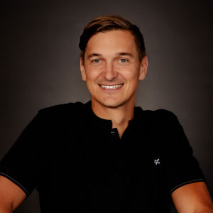 Newo Mitarbeiterfoto Thomas Höflmaier Newo Mitarbeiterfoto Thomas Höflmaier