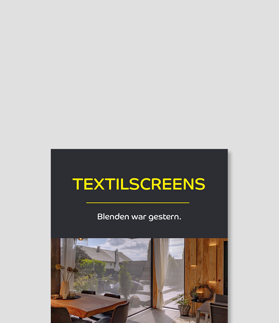 Katalog für Textilscreens mit der Aufschrift 'TEXTILSCREENS' und 'Blenden war gestern.' Darunter ein Wohnzimmer mit Ausblick.